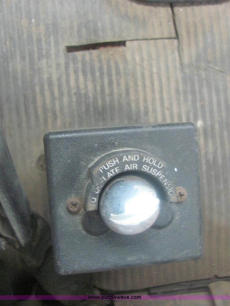 image for item 6969 1994 Ford LTA9000 Aero Max 106 semi truck