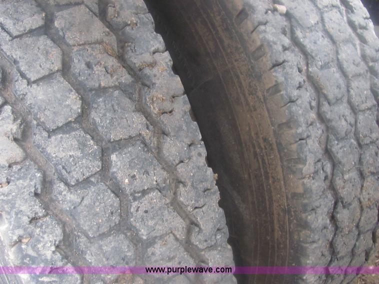 image for item 6969 1994 Ford LTA9000 Aero Max 106 semi truck