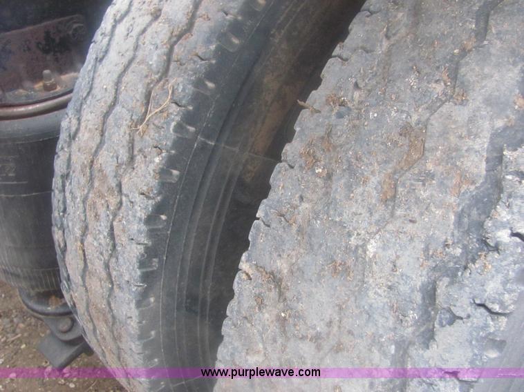 image for item 6969 1994 Ford LTA9000 Aero Max 106 semi truck