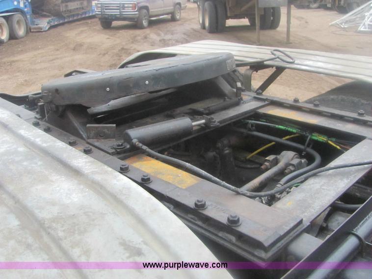 image for item 6969 1994 Ford LTA9000 Aero Max 106 semi truck