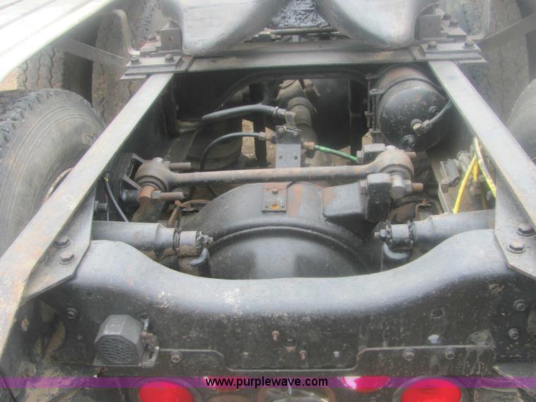 image for item 6969 1994 Ford LTA9000 Aero Max 106 semi truck