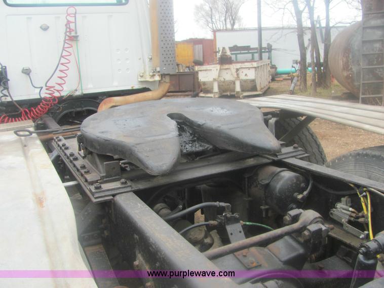 image for item 6969 1994 Ford LTA9000 Aero Max 106 semi truck