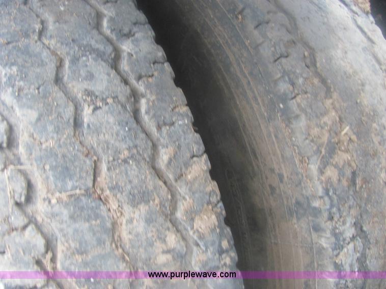 image for item 6969 1994 Ford LTA9000 Aero Max 106 semi truck