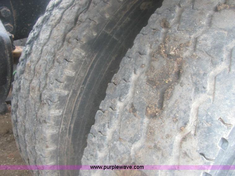 image for item 6969 1994 Ford LTA9000 Aero Max 106 semi truck