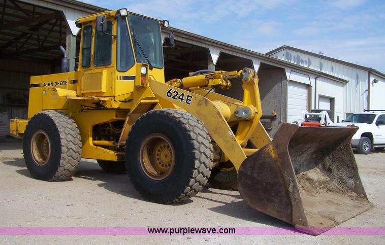 image for item 7464 1990 John Deere 624E wheel loader