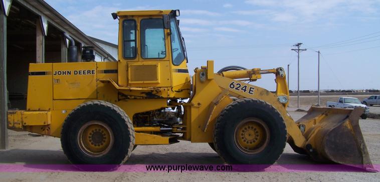image for item 7464 1990 John Deere 624E wheel loader