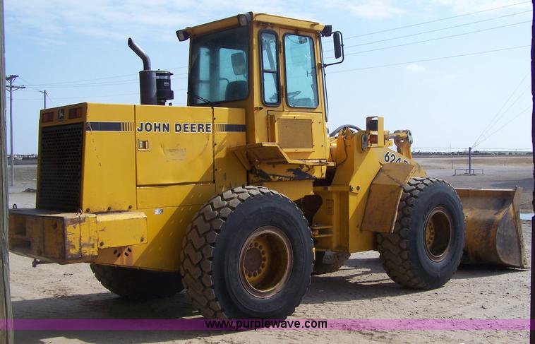 image for item 7464 1990 John Deere 624E wheel loader