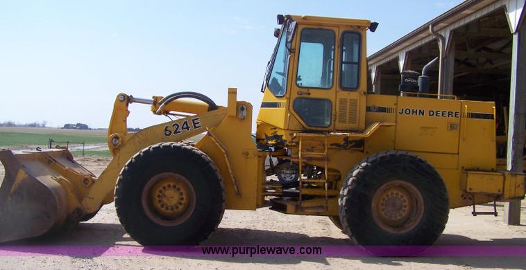 image for item 7464 1990 John Deere 624E wheel loader