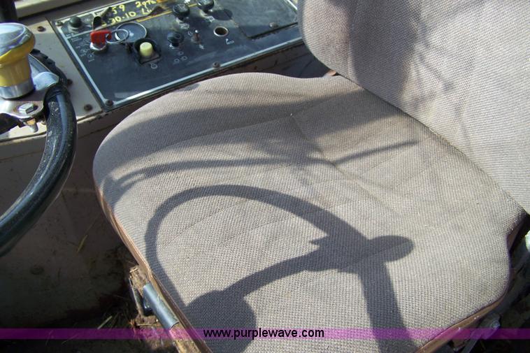 image for item 7464 1990 John Deere 624E wheel loader