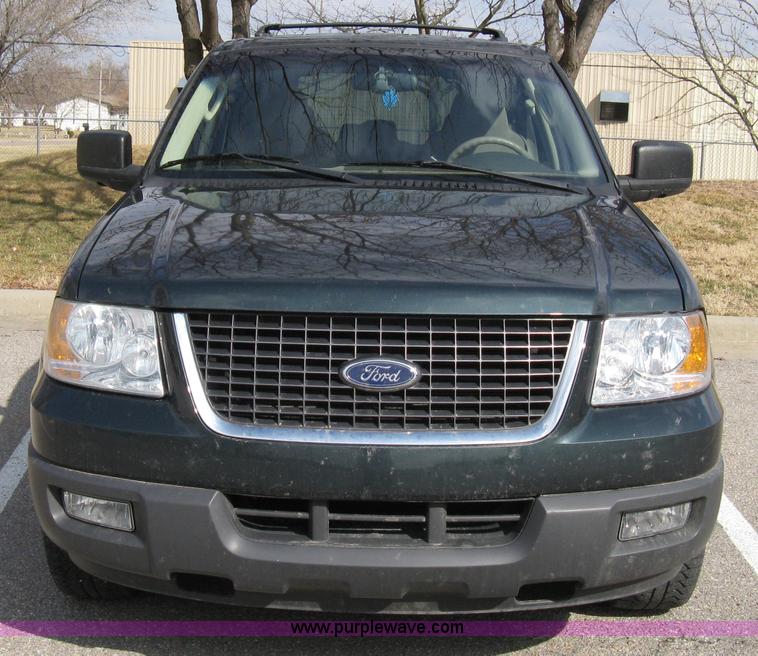 image for item 8014 2004 Ford Expedition XLT SUV