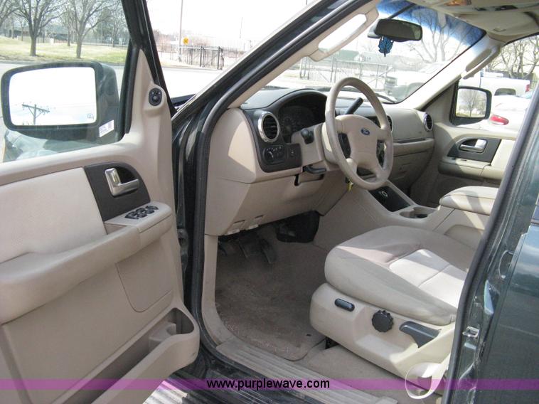 image for item 8014 2004 Ford Expedition XLT SUV