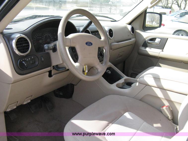 image for item 8014 2004 Ford Expedition XLT SUV