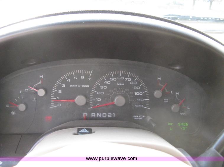 image for item 8014 2004 Ford Expedition XLT SUV