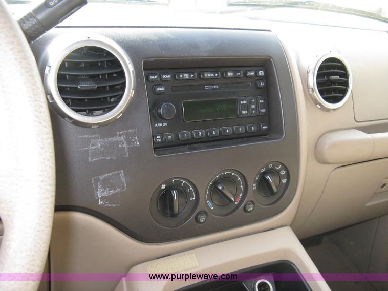 image for item 8014 2004 Ford Expedition XLT SUV