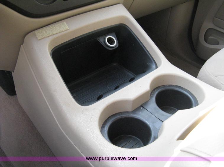 image for item 8014 2004 Ford Expedition XLT SUV