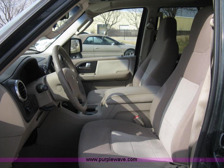 image for item 8014 2004 Ford Expedition XLT SUV