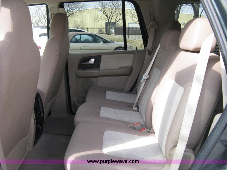 image for item 8014 2004 Ford Expedition XLT SUV