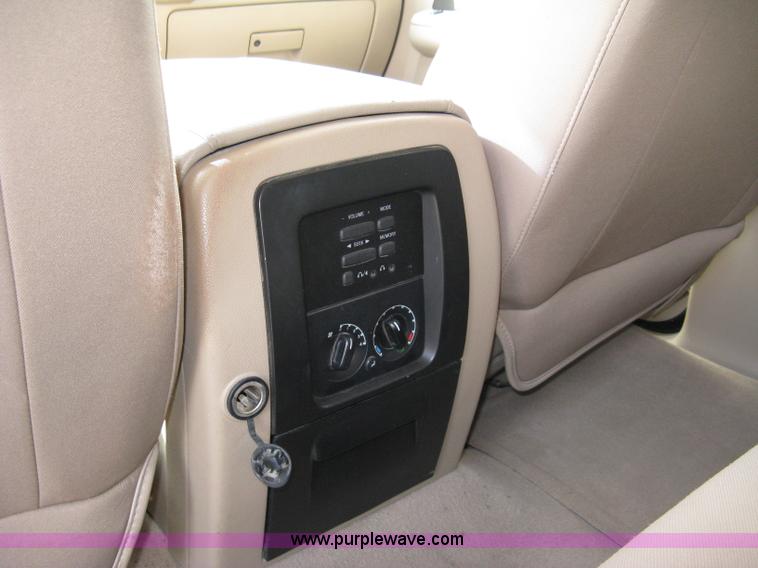 image for item 8014 2004 Ford Expedition XLT SUV