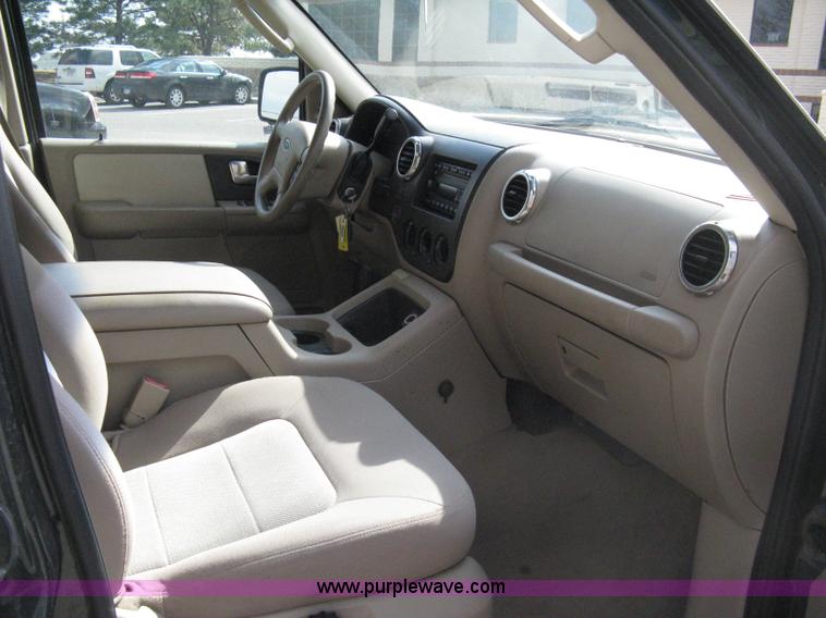 image for item 8014 2004 Ford Expedition XLT SUV