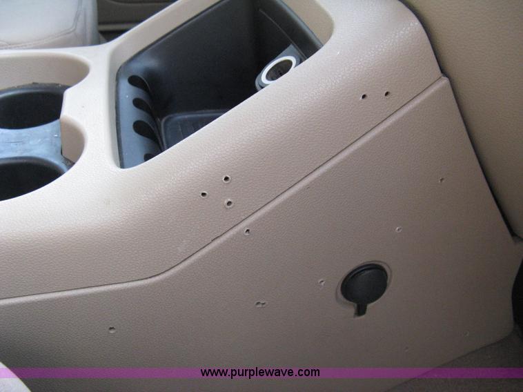 image for item 8014 2004 Ford Expedition XLT SUV