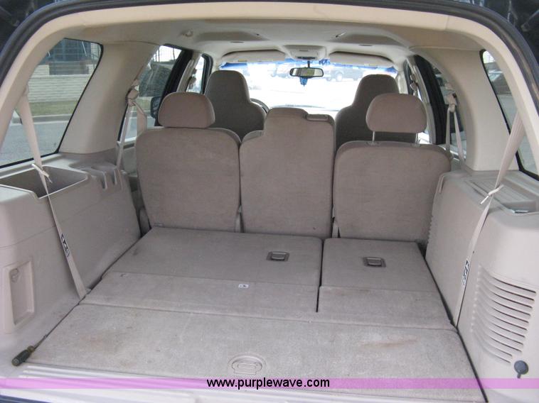 image for item 8014 2004 Ford Expedition XLT SUV