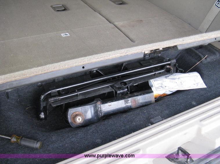 image for item 8014 2004 Ford Expedition XLT SUV