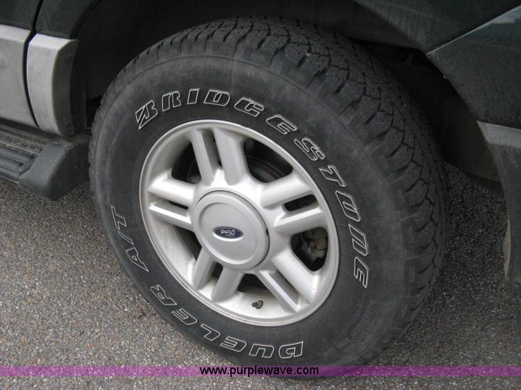 image for item 8014 2004 Ford Expedition XLT SUV