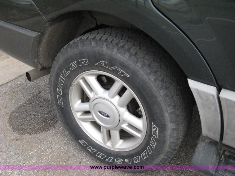 image for item 8014 2004 Ford Expedition XLT SUV