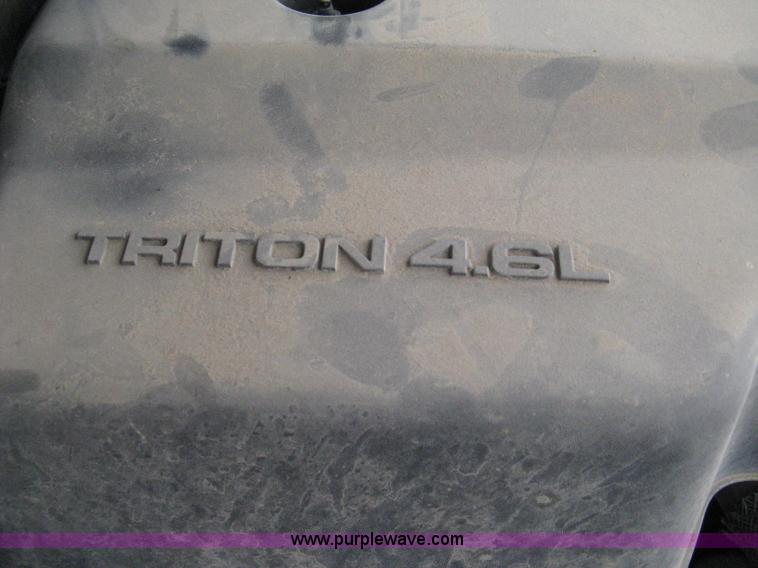 image for item 8014 2004 Ford Expedition XLT SUV