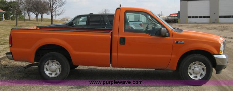 image for item 8015 2004 Ford F250 XL Super Duty long bed pickup truck