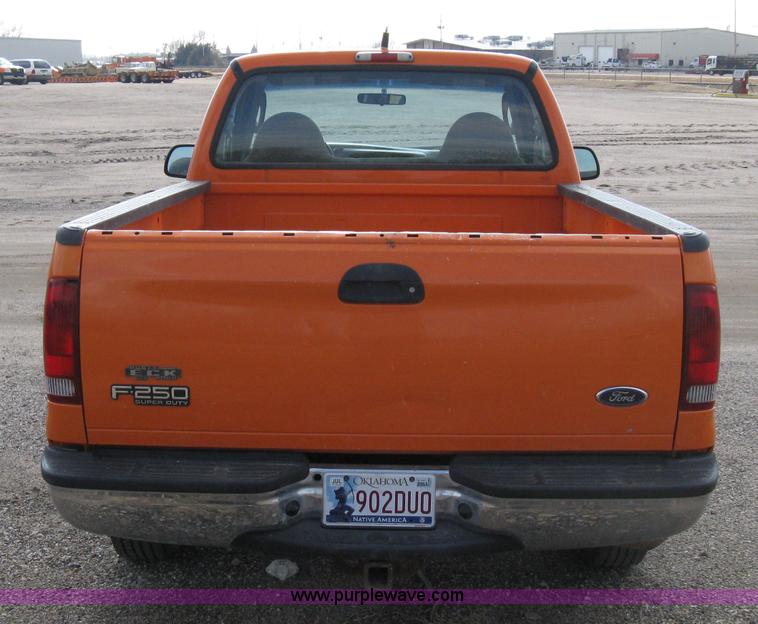 image for item 8015 2004 Ford F250 XL Super Duty long bed pickup truck