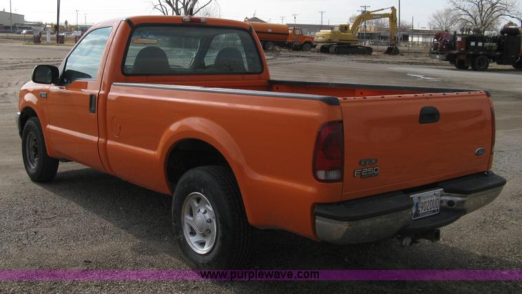 image for item 8015 2004 Ford F250 XL Super Duty long bed pickup truck