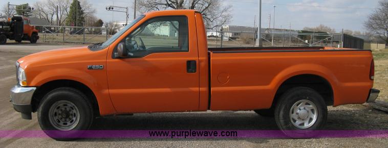 image for item 8015 2004 Ford F250 XL Super Duty long bed pickup truck