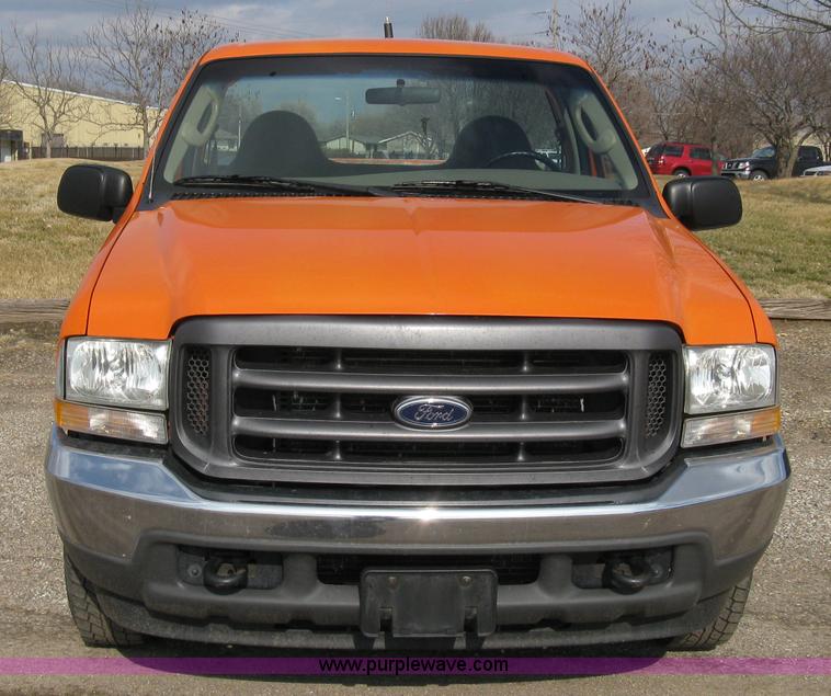 image for item 8015 2004 Ford F250 XL Super Duty long bed pickup truck