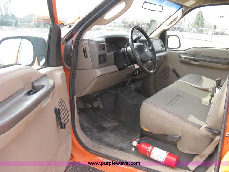 image for item 8015 2004 Ford F250 XL Super Duty long bed pickup truck