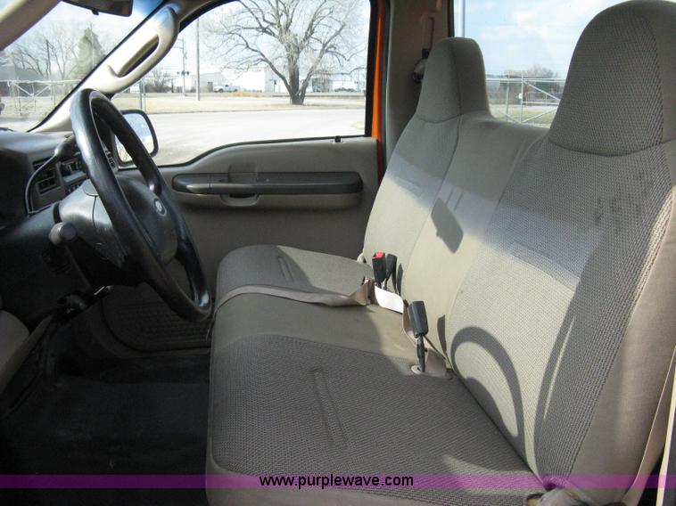 image for item 8015 2004 Ford F250 XL Super Duty long bed pickup truck