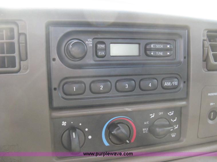 image for item 8015 2004 Ford F250 XL Super Duty long bed pickup truck