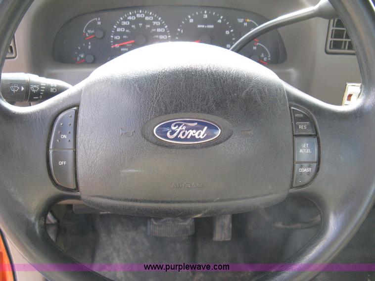 image for item 8015 2004 Ford F250 XL Super Duty long bed pickup truck