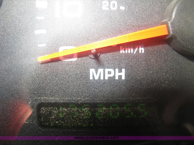 image for item 8015 2004 Ford F250 XL Super Duty long bed pickup truck