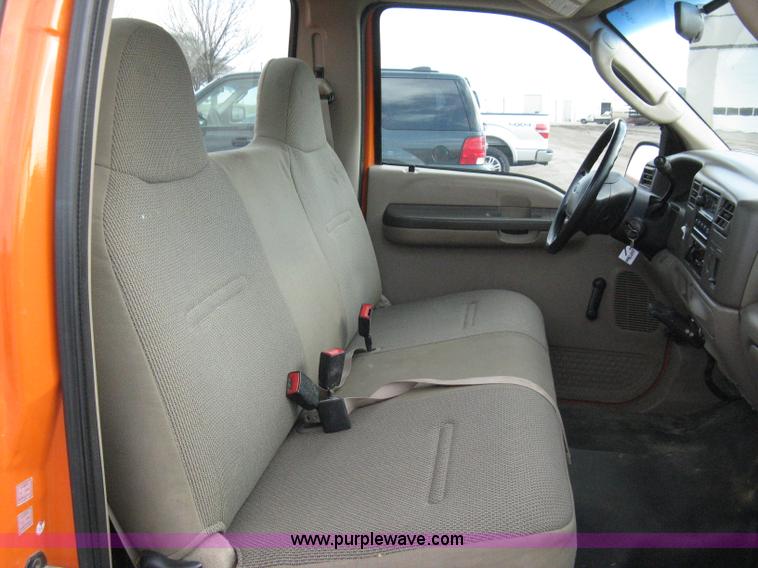 image for item 8015 2004 Ford F250 XL Super Duty long bed pickup truck