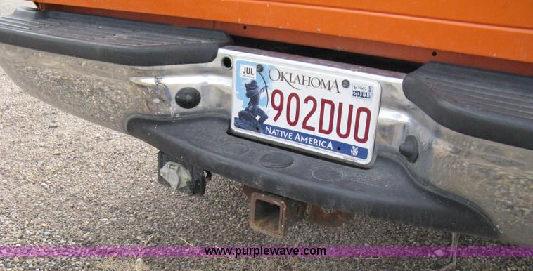 image for item 8015 2004 Ford F250 XL Super Duty long bed pickup truck