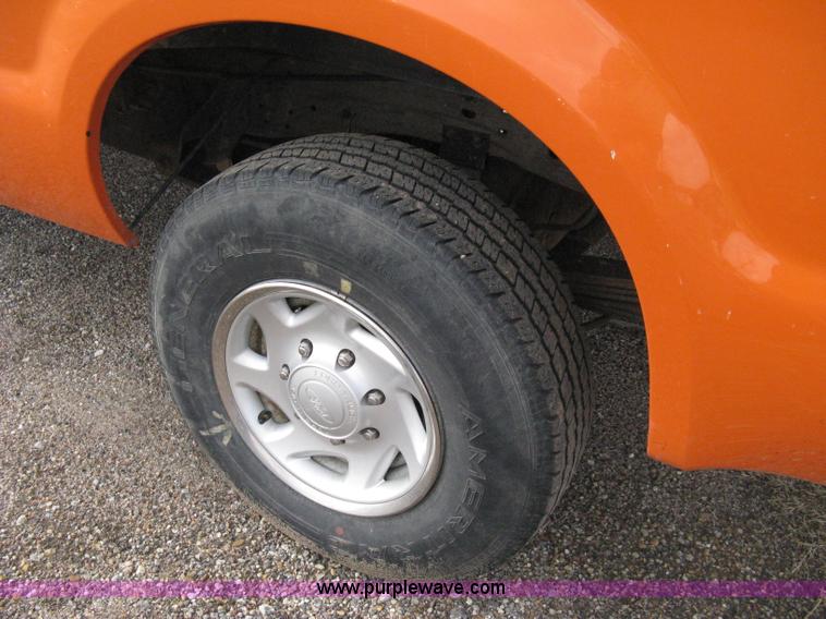 image for item 8015 2004 Ford F250 XL Super Duty long bed pickup truck