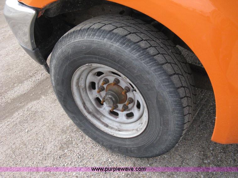 image for item 8015 2004 Ford F250 XL Super Duty long bed pickup truck