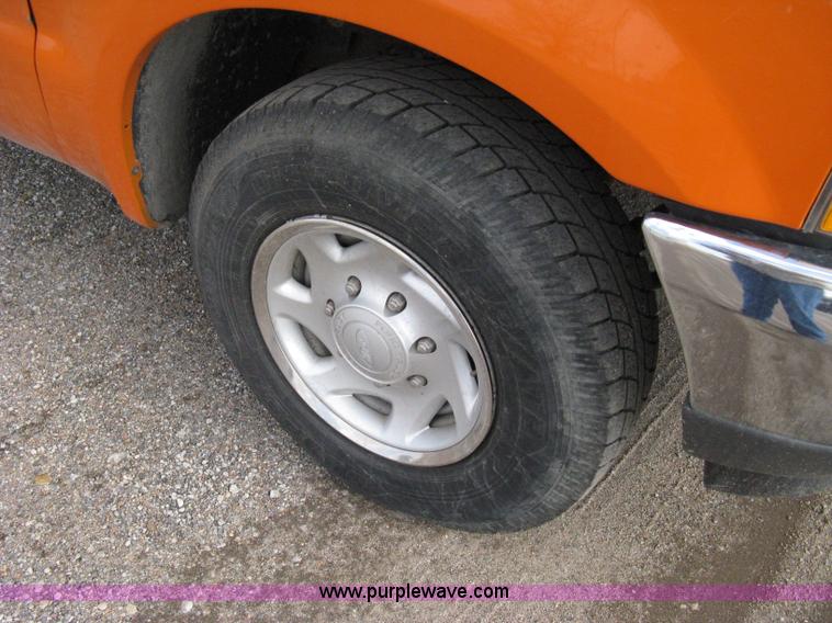 image for item 8015 2004 Ford F250 XL Super Duty long bed pickup truck