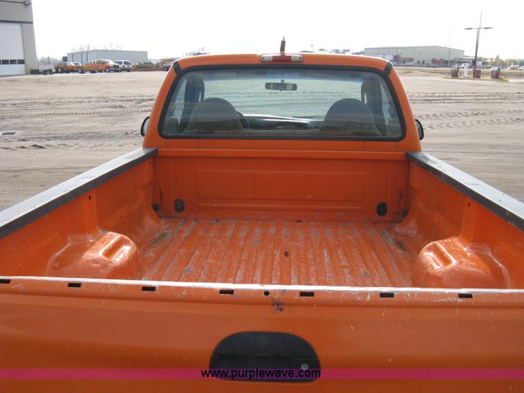 image for item 8015 2004 Ford F250 XL Super Duty long bed pickup truck