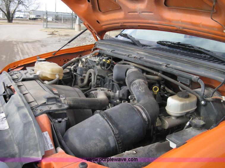 image for item 8015 2004 Ford F250 XL Super Duty long bed pickup truck