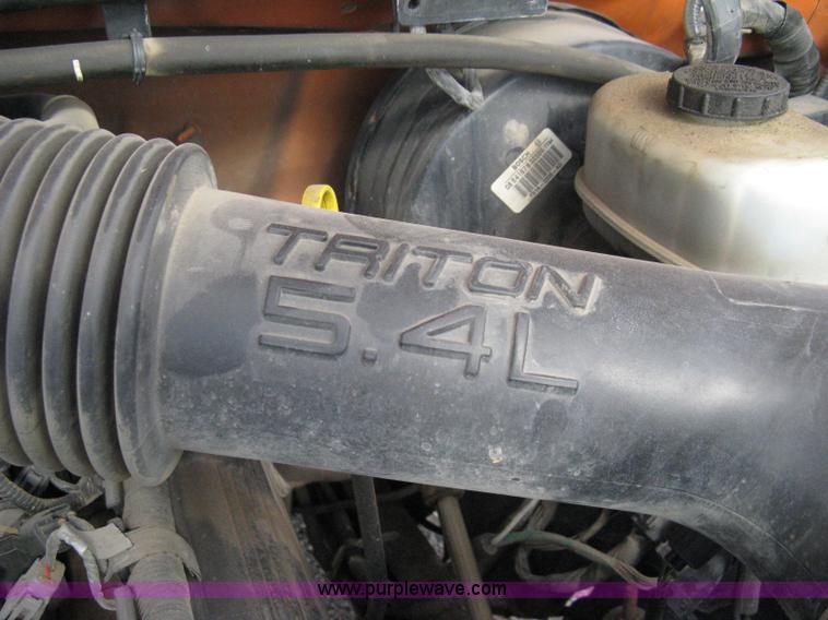 image for item 8015 2004 Ford F250 XL Super Duty long bed pickup truck