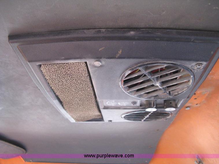 image for item 8016 1990 Ford LN7000 lube truck