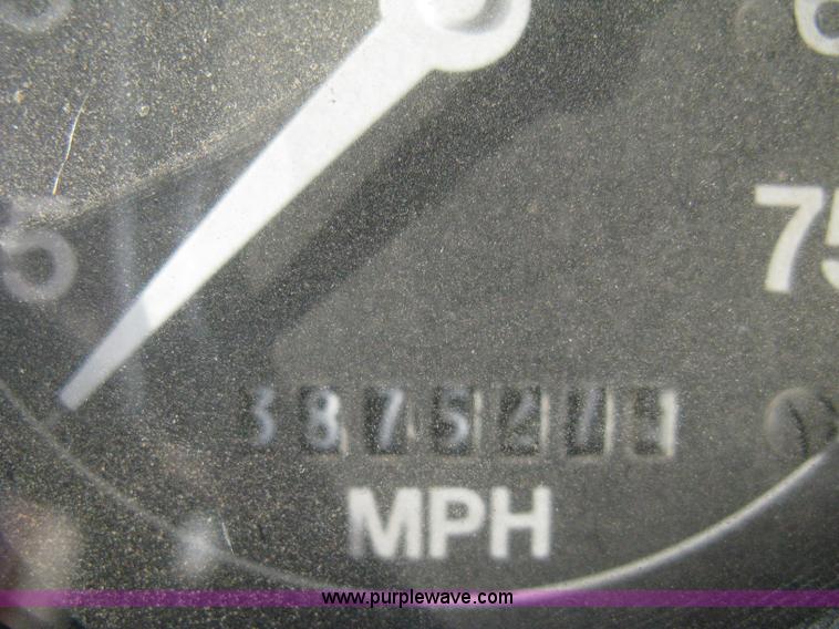 image for item 8016 1990 Ford LN7000 lube truck