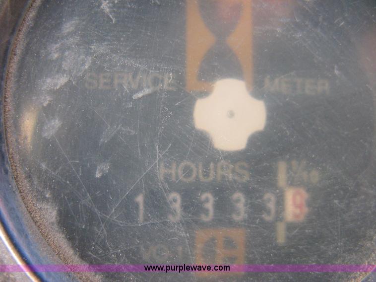 image for item 8016 1990 Ford LN7000 lube truck